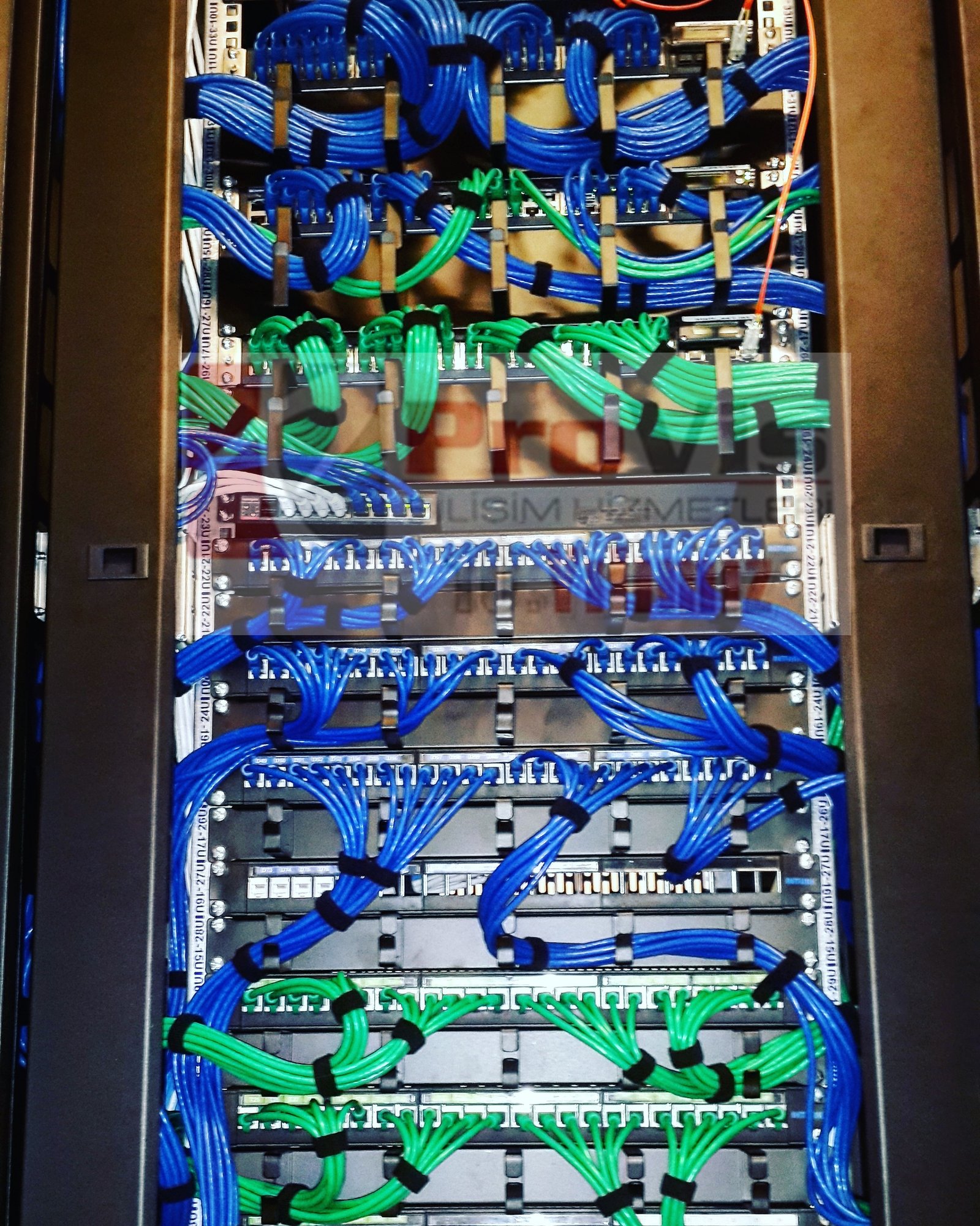 42U rack kabin düzenleme istanbul ıcan selenyum plaza ofisler